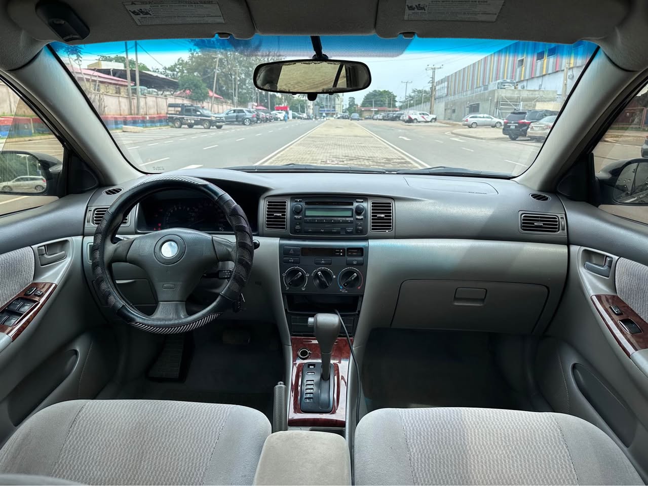 A picture of TOYOTA COROLLA 2007