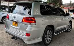 A picture of TOYOTA LANDCRUISER V8
