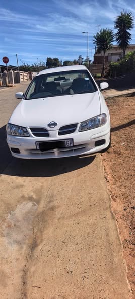 nissan almera