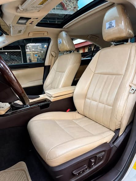 A picture of FOREIGN USED 2016 LEXUS ES350 SUNROOF POWERBOOT BSM PARK ASSIST