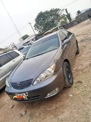 A picture of 2004 Toyota Camry Saloon