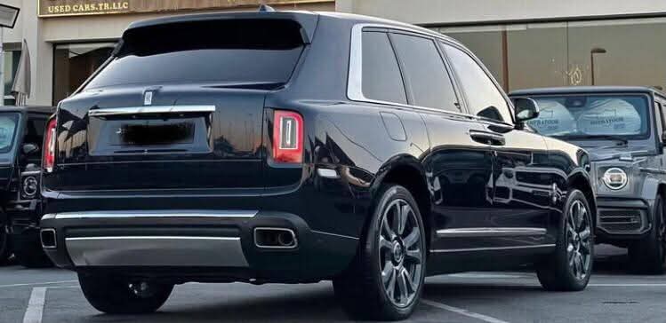 A picture of 2021 Royce Royce cullinan black bagde