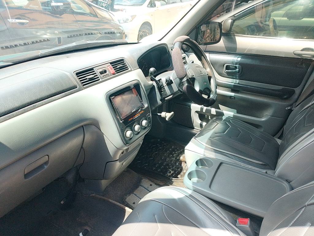 A picture of Honda CRV 7 5 millions CALL 0786 92 82 59