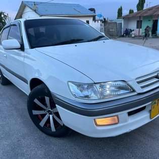 A picture of TOYOTA CORONA