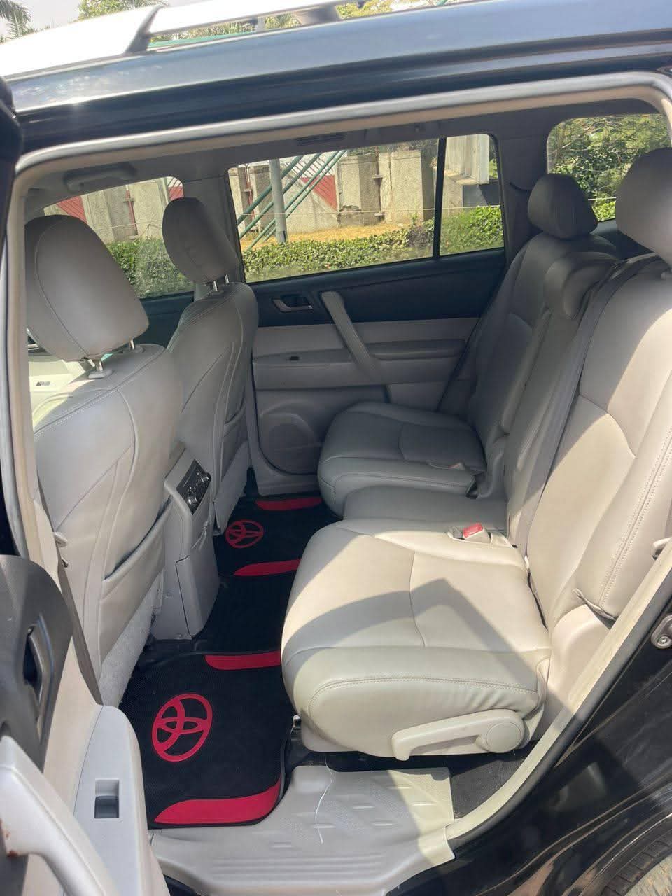 A picture of Super shop Toyota Highlander 2010 model engine and gear perfect