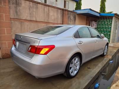 A picture of Super sharp Lexus es350 2007 model used first body DVD
