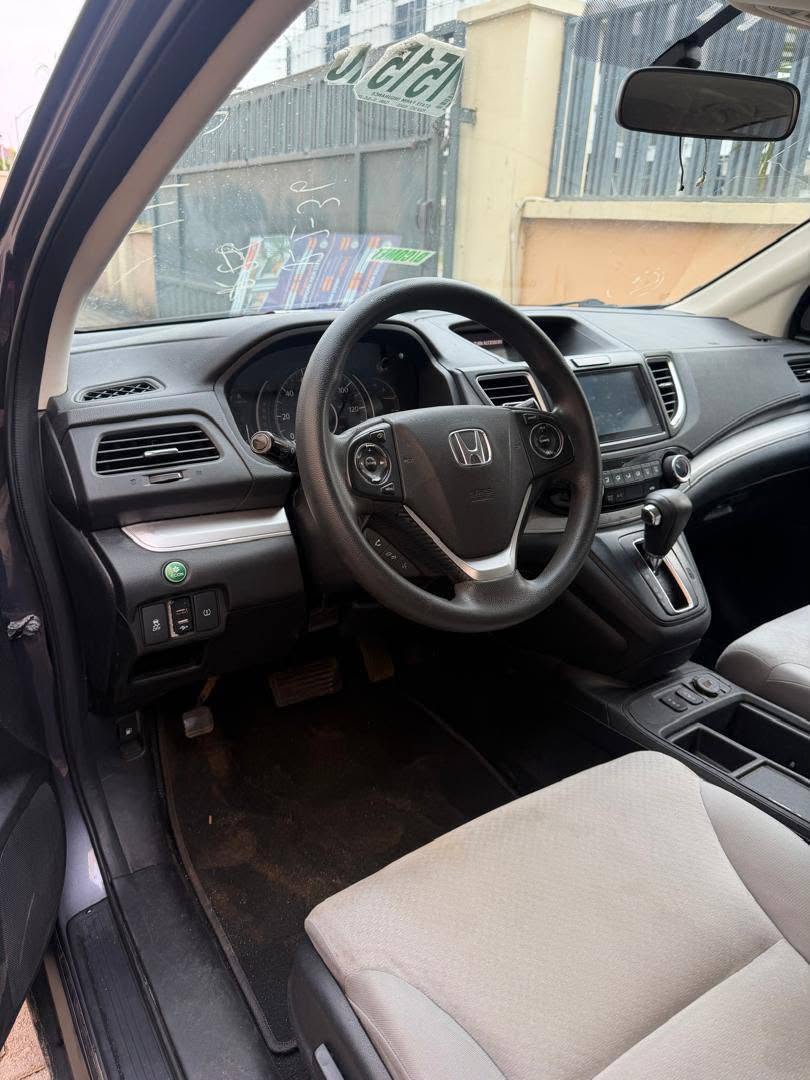 A picture of Honda CR V 2016