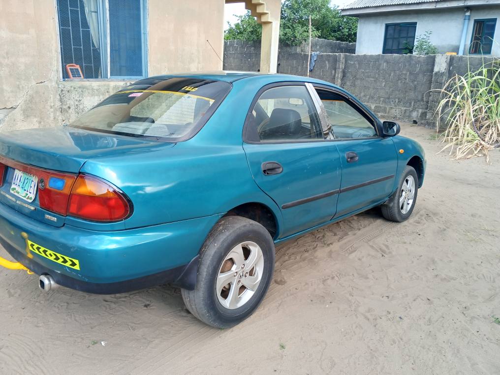 A picture of Mazda 323 protege