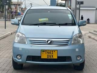 A picture of Toyota raum inauzwa