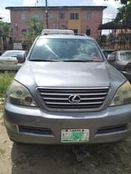 A picture of 2006 Gx470 clean Nigerian use A C seat need attention