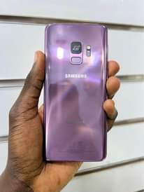 A picture of Samsung S9 64gb 4gb ram 380k whatsapp or call 0759979422