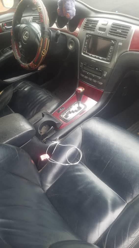 A picture of 2004 Lexus 330