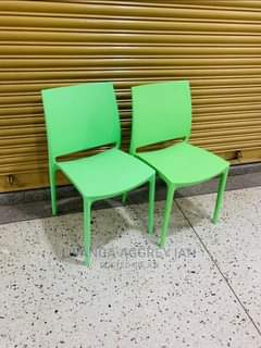 A picture of 4 executive plastic chairs 200k all
