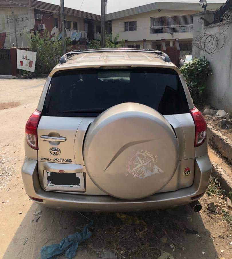 A picture of  Clean Well Maintained Registered Gold Toyota Rav4 2007. 