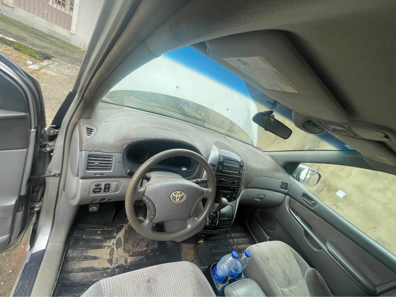 A picture of 2006 Toyota Sienna Registered