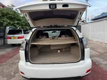 A picture of TOYOTA HARRIER Cc 2360 Year 2005 Mileage lower Engine 2AZ