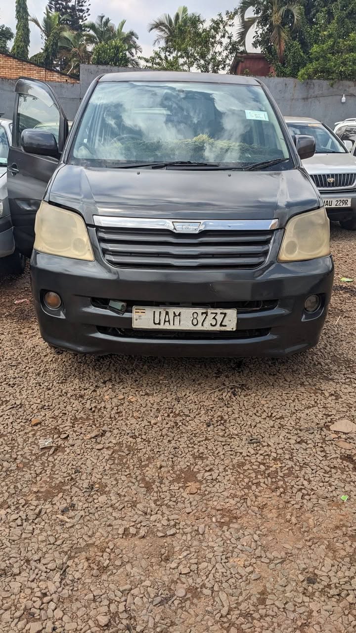 A picture of Toyota Noah