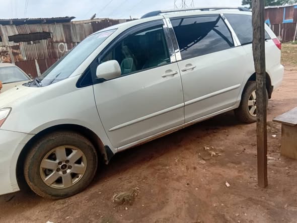 A picture of Toyota sienna 2009 model