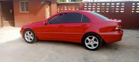A picture of Mercedes C200 203 toks standard