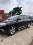 A picture of 2012 toyota highlander limited