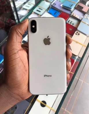 A picture of IPhone X 64gb at 550k
