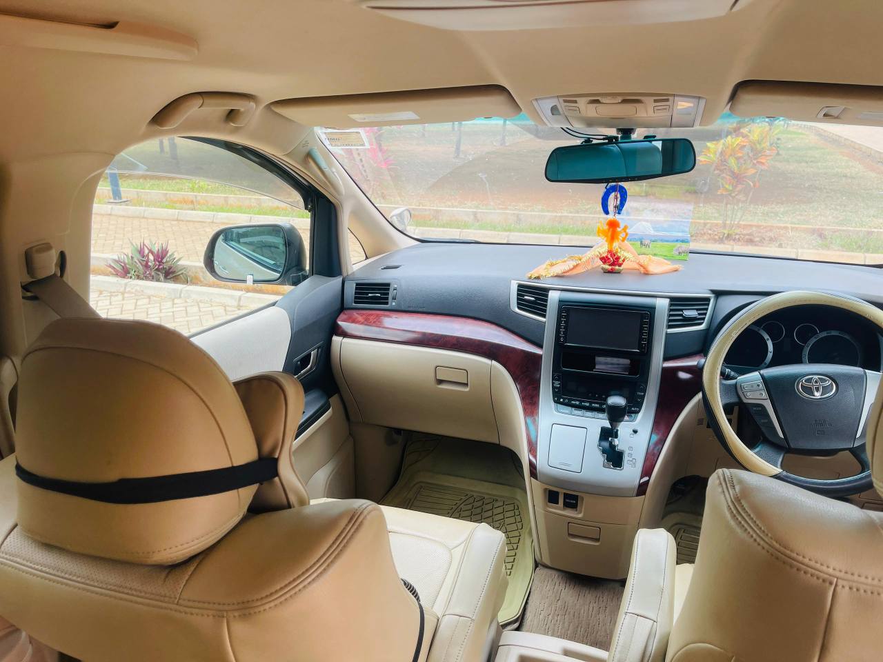 A picture of Call 0716662699 Alphard Mpya Rangi ya kitajiri Njoo tumalize hii