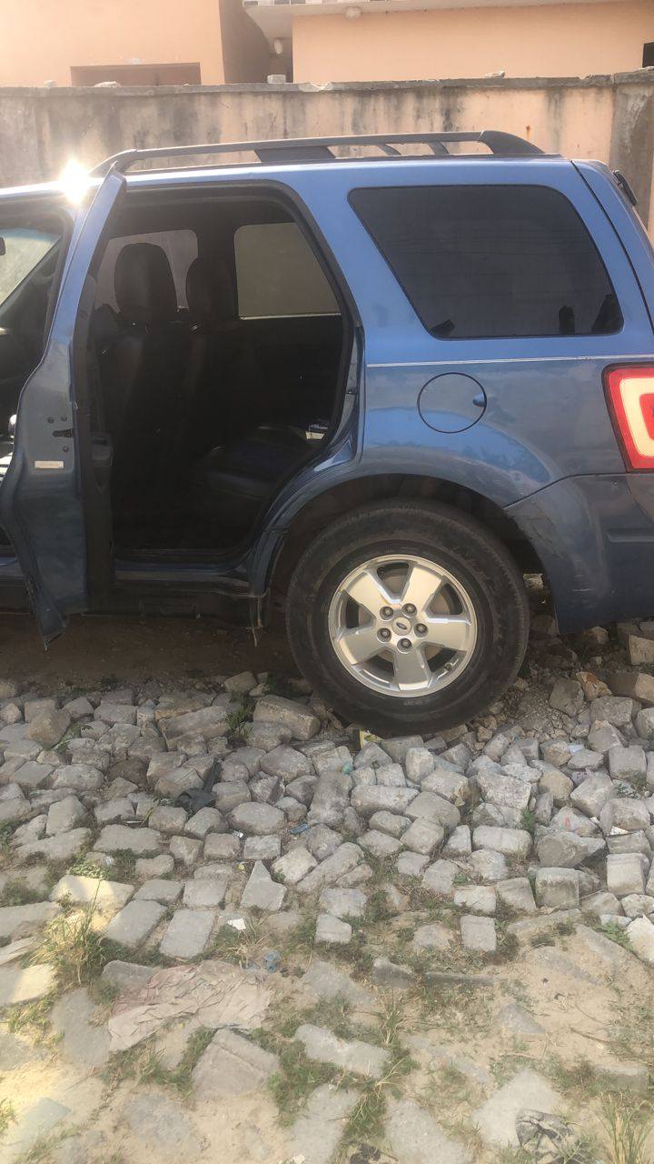 A picture of 010 Ford escape