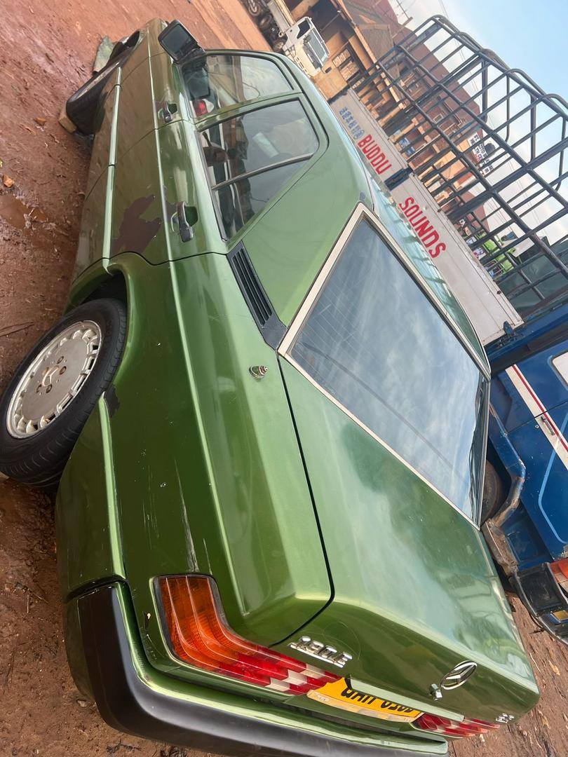 A picture of BENZ 10M CALL 0701488581 WHAT S APP 0776417404