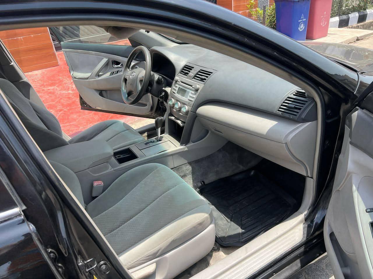 A picture of Toyota Camry 08