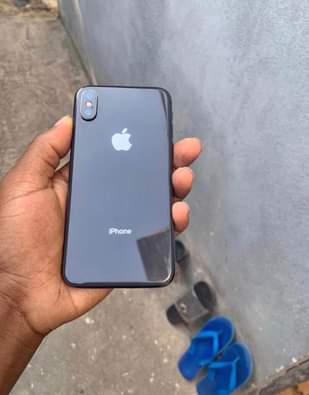 A picture of iPhone xs
