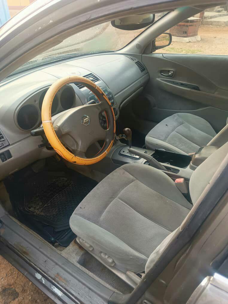 A picture of Nissan Altima SL 04