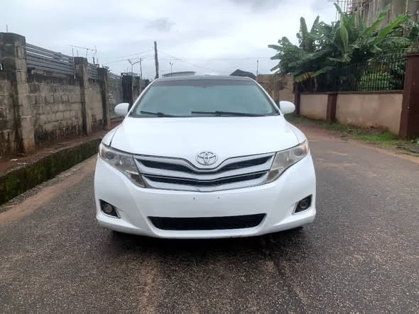 A picture of Toyota Venza 2010 XLE Full Option