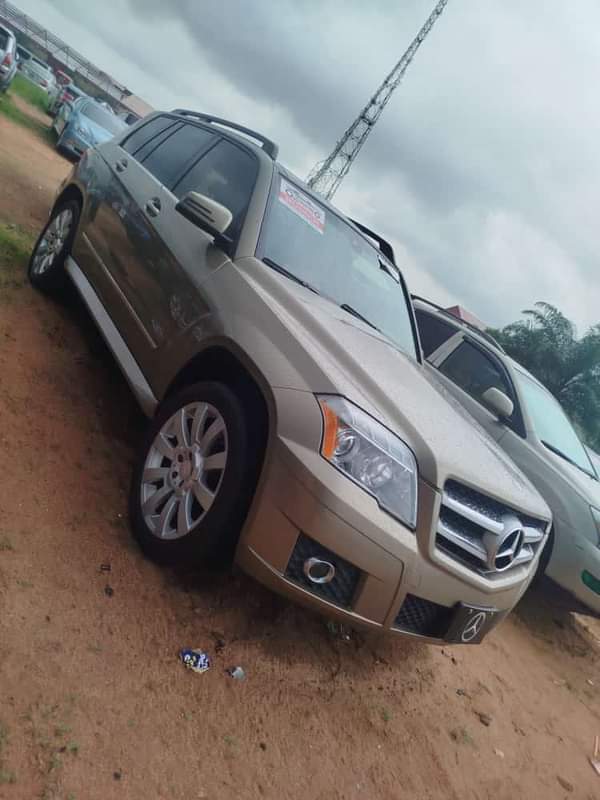 A picture of Foreign used Glk 350 2010 model Panoramic roof Full option