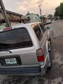 A picture of 2004 Toyota 4runner jeep.. pure first body Untempered engine gear
