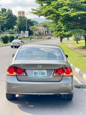 A picture of URGENT MONEY NEEDED HONDA CIVIC IROBOT 2006 MODEL CONDITION IN