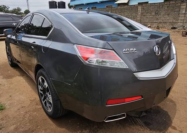 A picture of Acura TL