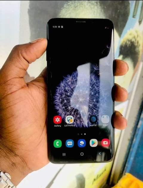 A picture of Samsung s9 Ram 6gb storage 64gb