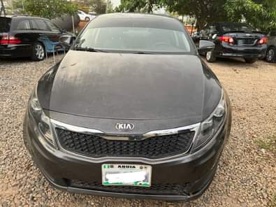 A picture of Distress very clean Kia Optima 2014 model with everything intact