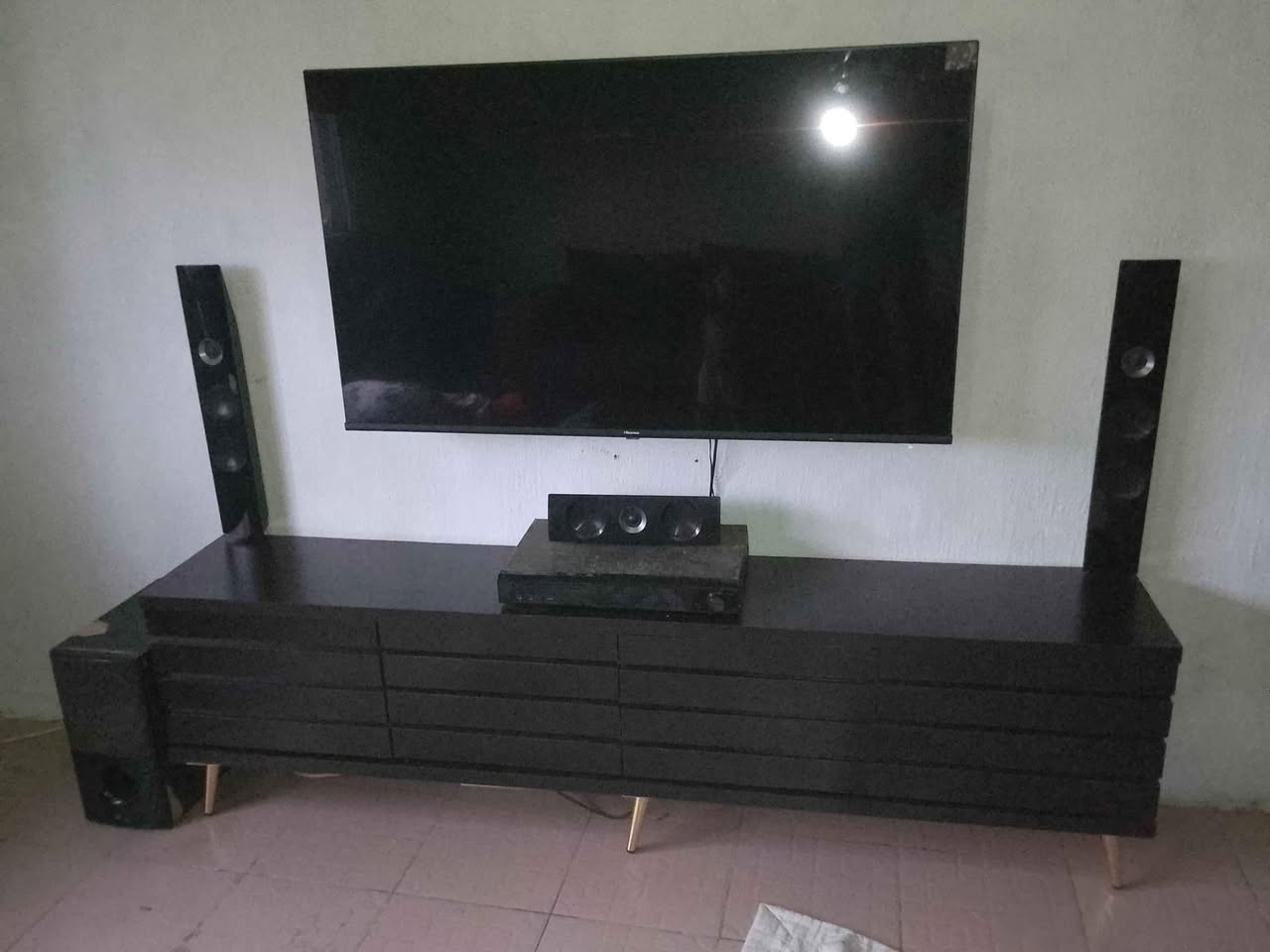 A picture of 5FT WIDE TV STAND