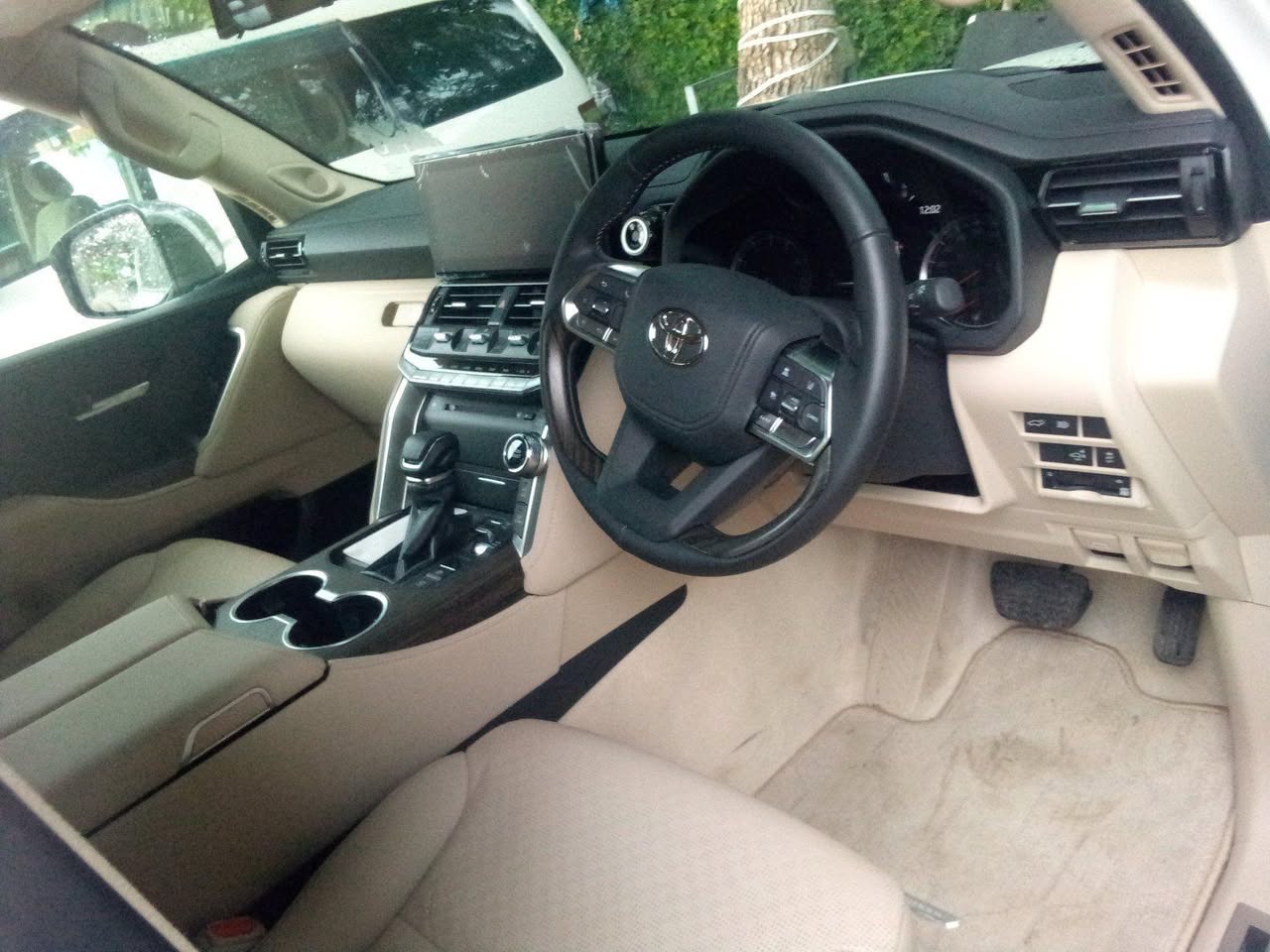 A picture of Land cruiser zx