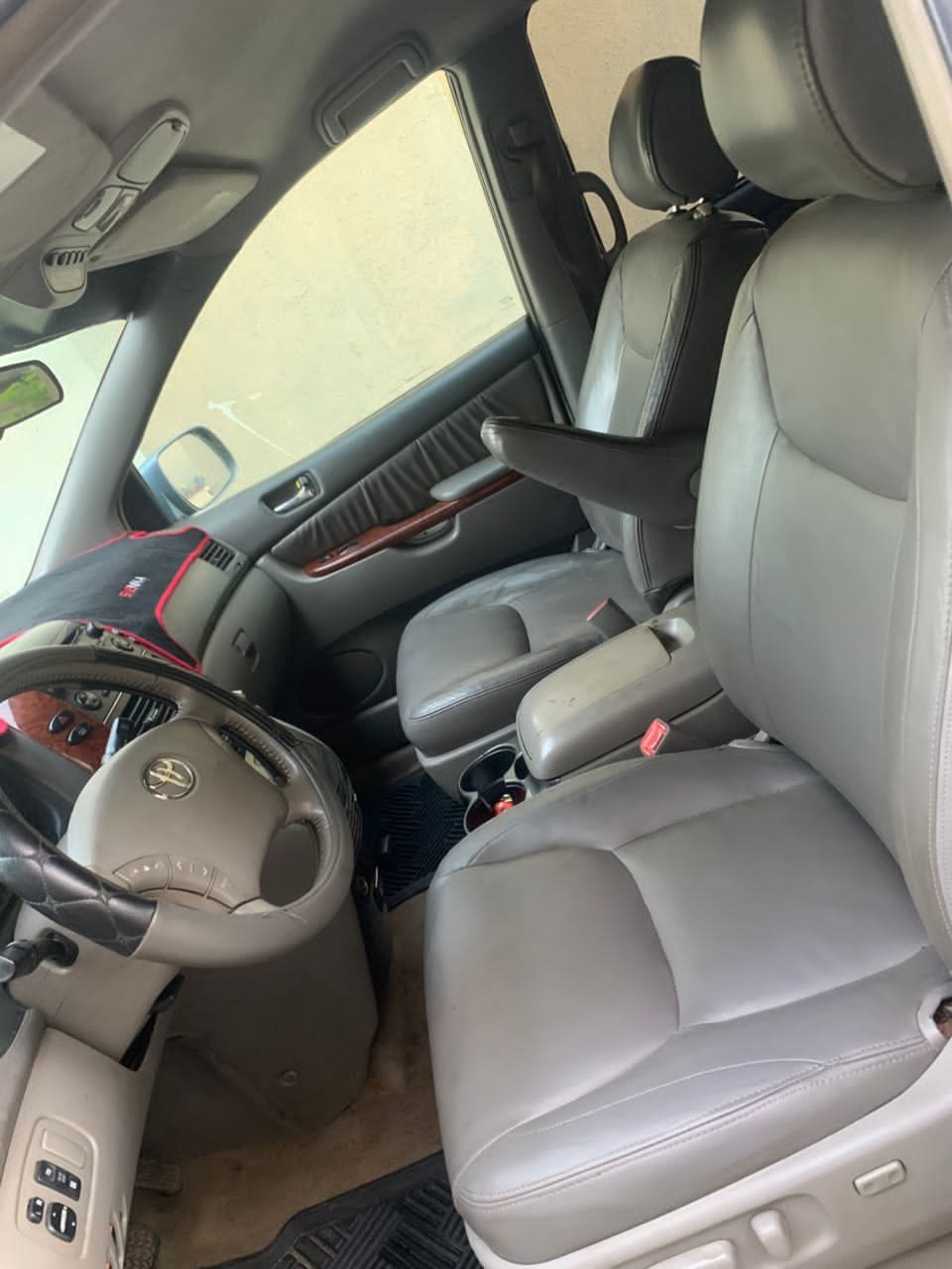 A picture of 2006 Toyota sienna