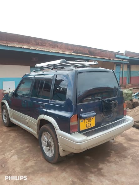 A picture of SUZUK ESCUDO ARUSHA BEI 6 6 0674035212