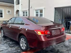 A picture of OMG This is super clean Lexus es350 2008 model registered
