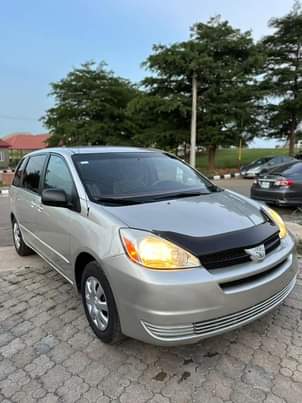 A picture of Super clean 2005 registered Toyota sienna