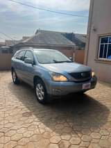 A picture of Extremely clean total first body Lexus RX330 2004 going for