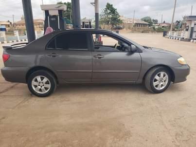 A picture of Toyota Corolla 04