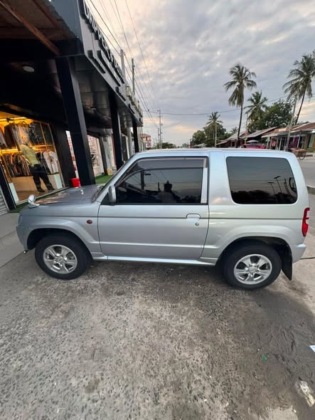 A picture of Pajero mini