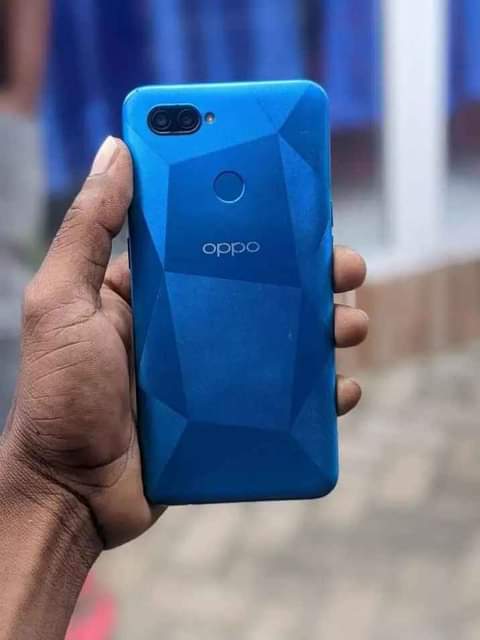 A picture of Oppo A12