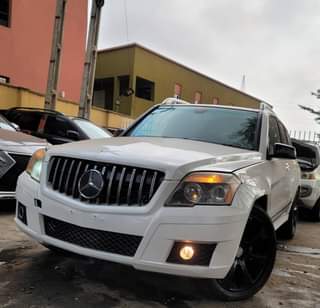 A picture of GOOD DEAL Extremely clean 2011 Mercedes Benz GLK350 Registered Toks