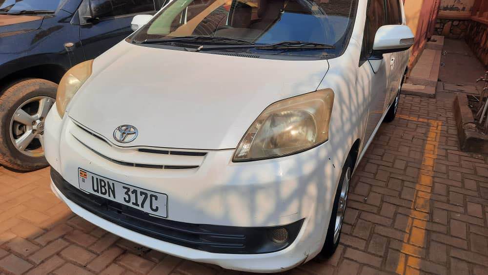 A picture of Toyota Passo Sette slightly negotiable 